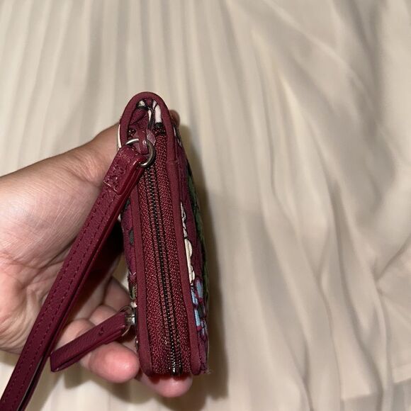 Vera Bradley Bordeaux Blooms Burgundy Large Quilted Floral Wristlet RFID Wallet - Picture 6 of 12
